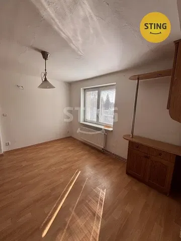 Camera da letto; pavimento in legno, luce naturale