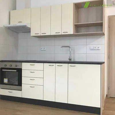 Cucina; elettrodomestici, luce naturale