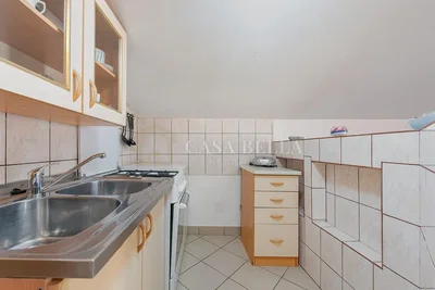 Küche; fliesenboden, küchengeräte