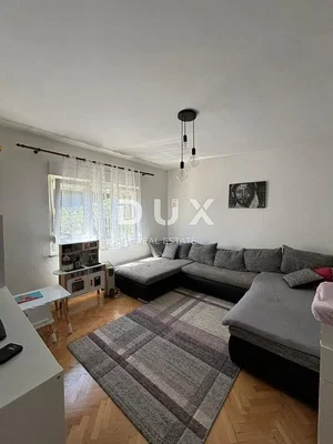 Wohnzimmer; tageslicht, holzboden