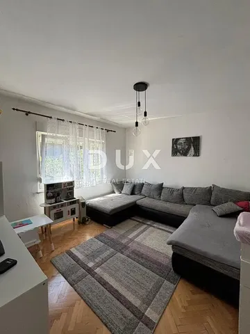 Wohnzimmer; tageslicht, holzboden