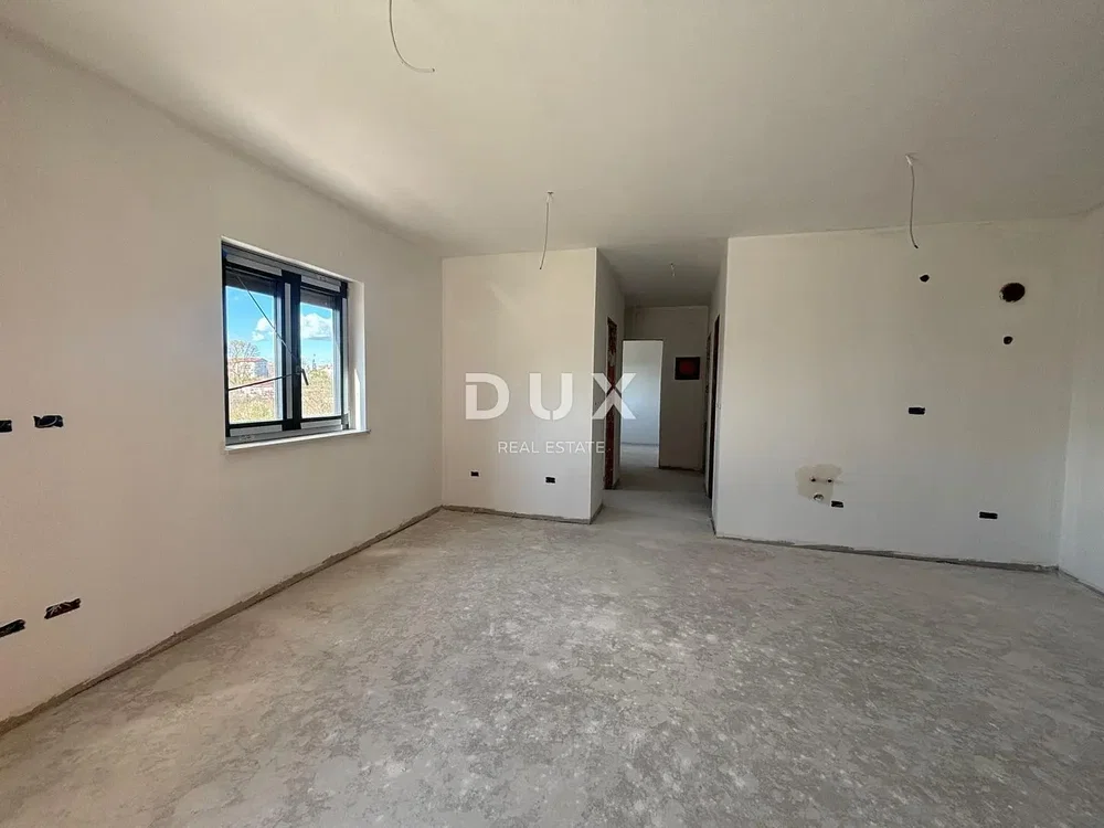 Wohnzimmer; renovierungsbedürftig, tageslicht