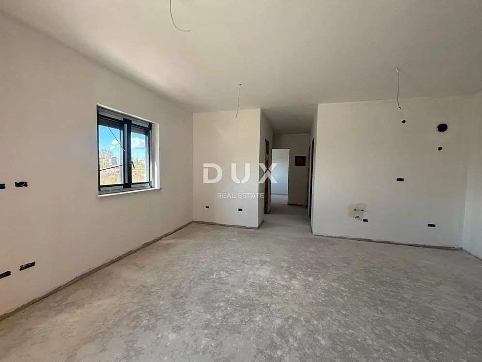 Wohnzimmer; renovierungsbedürftig, tageslicht