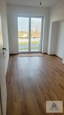 Wohnzimmer; blick, holzboden, tageslicht