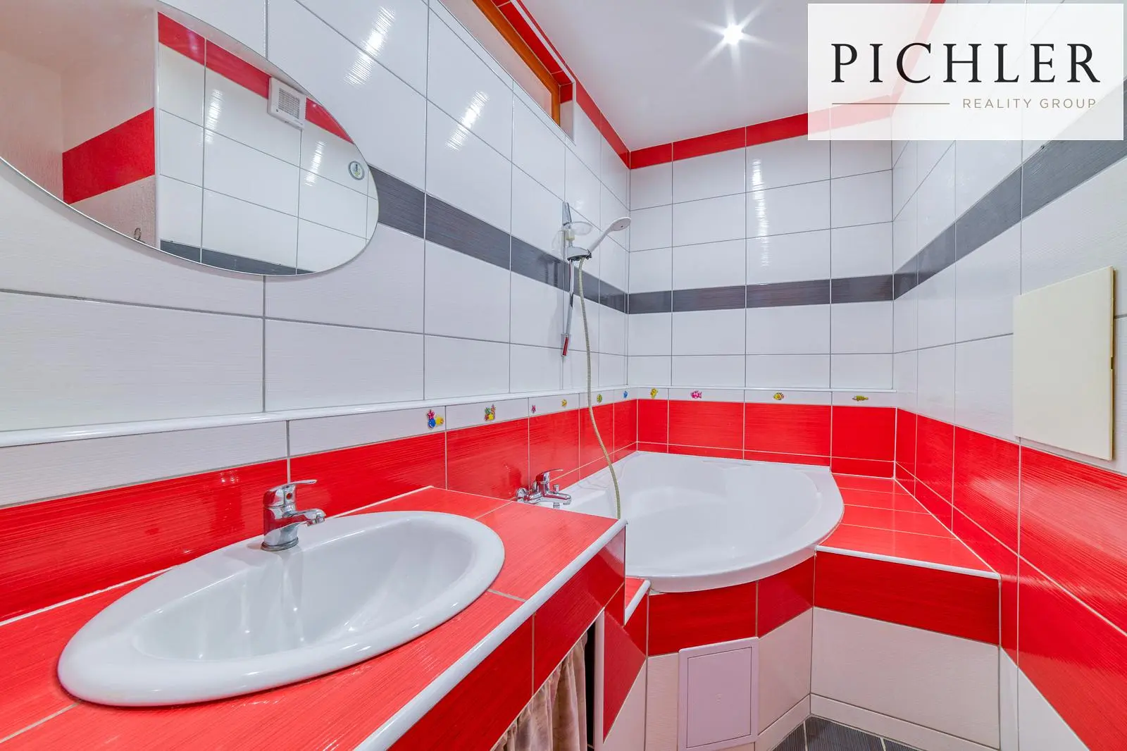 Banyo; fayans zemin, tadilatlı, doğal ışık, modern stil