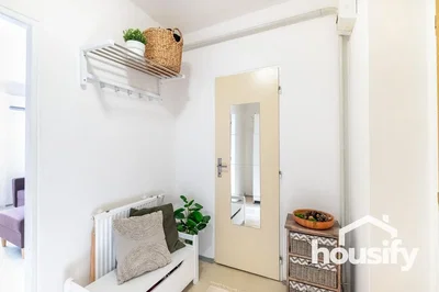 Garderoba; prirodno svjetlo, moderni stil