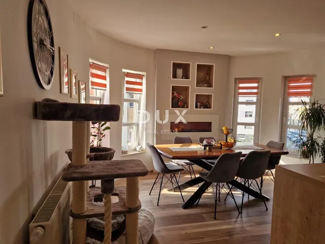 Oturma odası; doğal ışık, modern stil