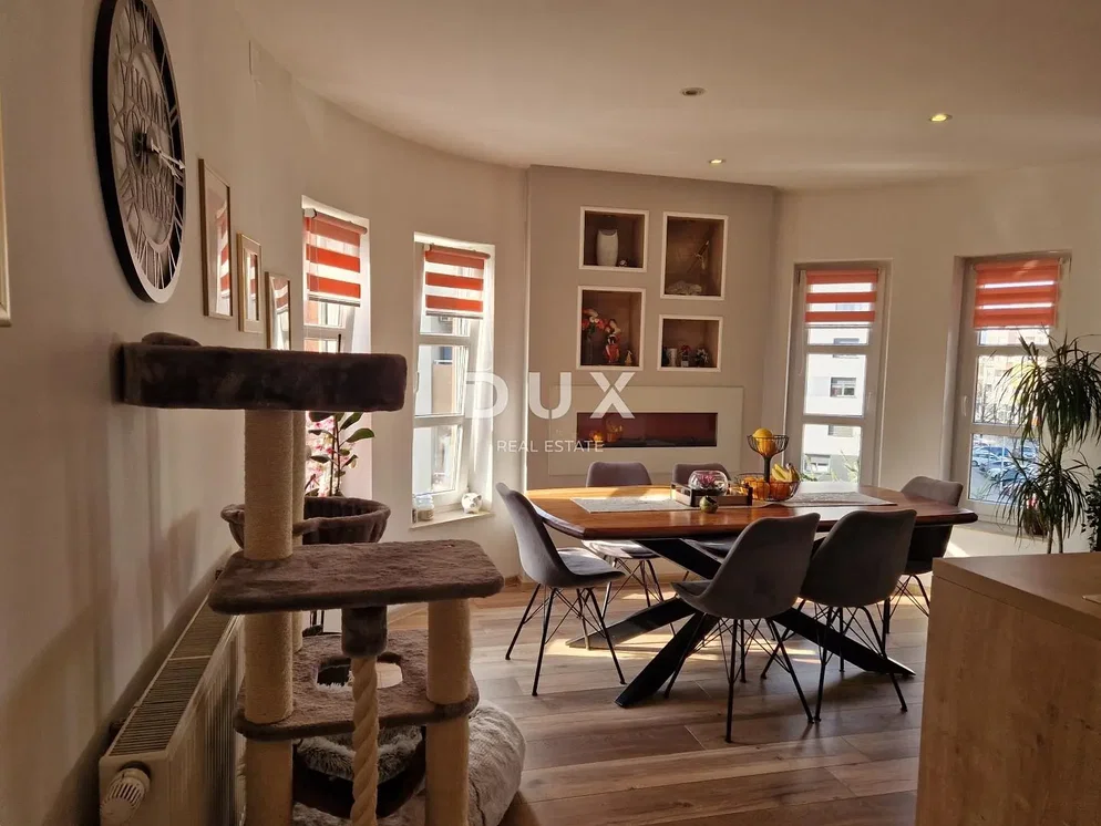 Living room; natural light, modern style