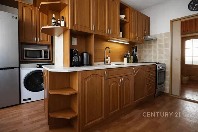 Kitchen; kitchen appliances, tile floor