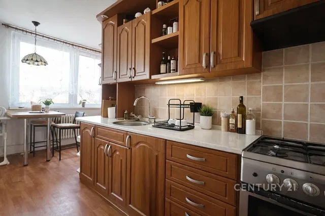 Cucina; elettrodomestici, luce naturale, stile moderno