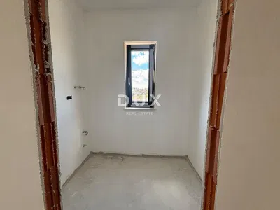 Badezimmer; blick, renovierungsbedürftig, tageslicht