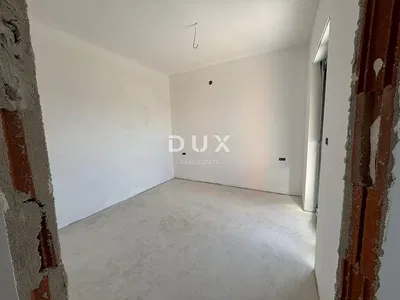 Sonstiges; renovierungsbedürftig, tageslicht