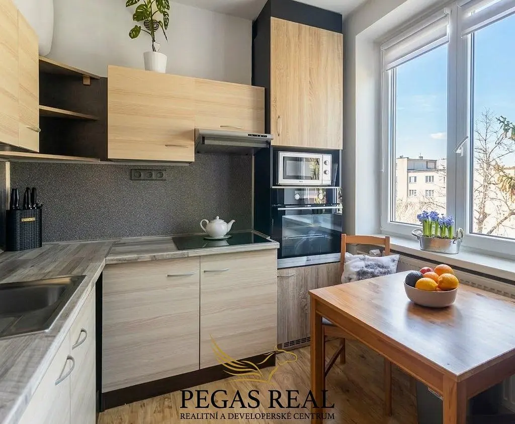 Küche; küchengeräte, blick, tageslicht, moderner stil