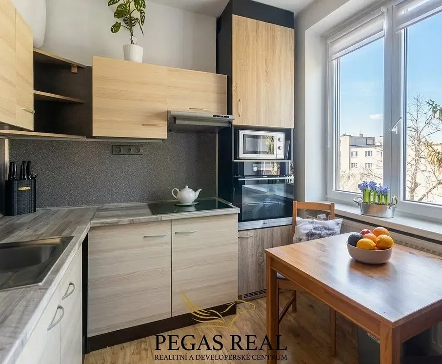 Küche; küchengeräte, blick, tageslicht, moderner stil