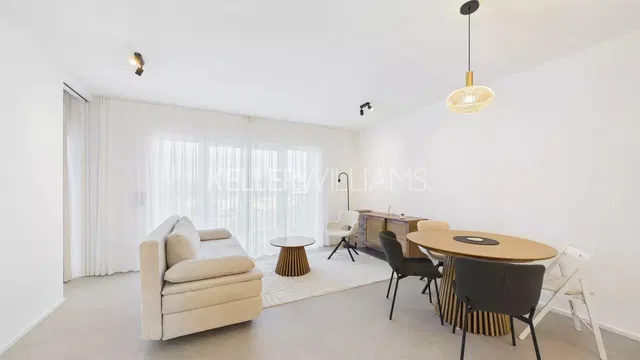 Wohnzimmer; tageslicht, moderner stil, fliesenboden