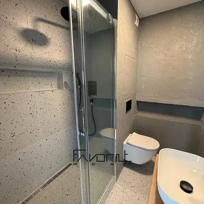 Banyo; fayans zemin, tadilatlı, doğal ışık, modern stil