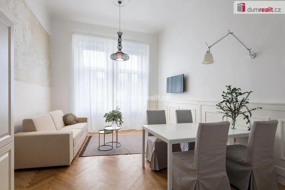 Wohnzimmer; tageslicht, holzboden, moderner stil