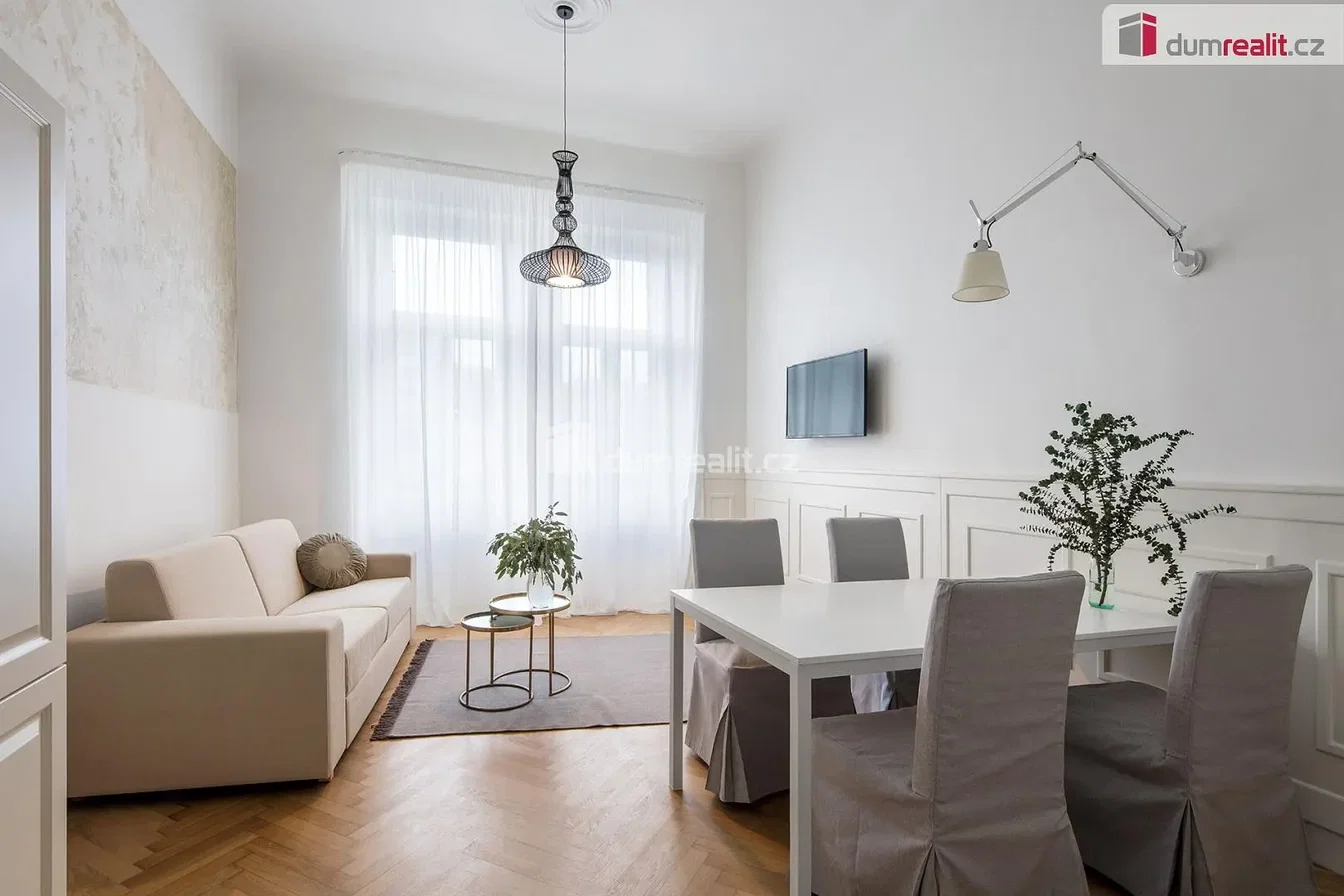 Wohnzimmer; tageslicht, holzboden, moderner stil
