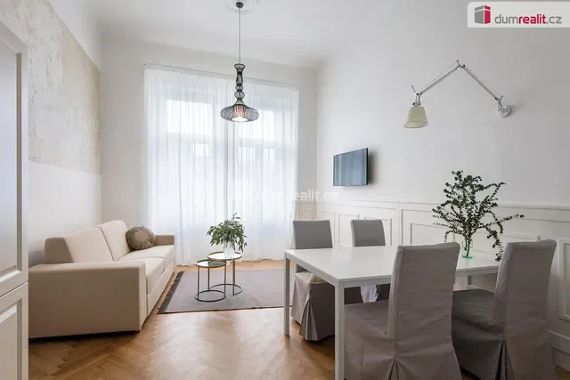 Wohnzimmer; tageslicht, holzboden, moderner stil
