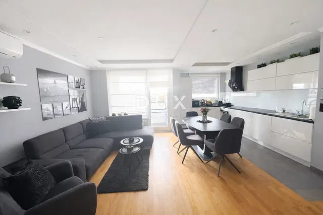 Σαλόνι; φυσικό φως, μοντέρνο στυλ, ξύλινο πάτωμα