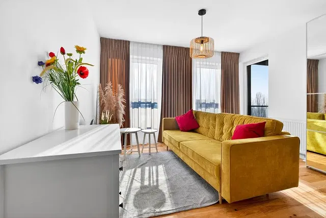 Wohnzimmer; tageslicht, moderner stil, holzboden