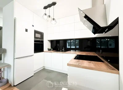 Cuisine; électroménager, lumière naturelle, style moderne, rénové