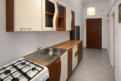 Kuhinja; kuhinjski aparati, pločice, renoviran, prirodno svjetlo