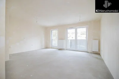 Oturma odası; doğal ışık, tadilat gerekiyor