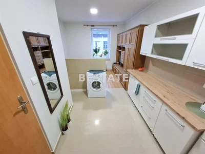 Mutfak; mutfak aletleri, fayans zemin, doğal ışık, tadilatlı