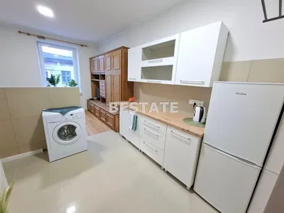 Mutfak; mutfak aletleri, fayans zemin, doğal ışık, modern stil