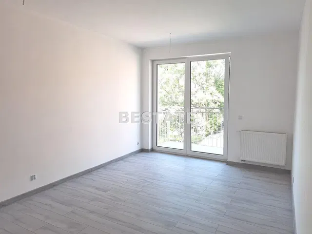 Wohnzimmer; blick, fliesenboden, tageslicht, renoviert