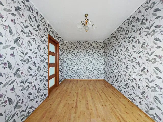 Camera da letto; pavimento in legno, luce naturale