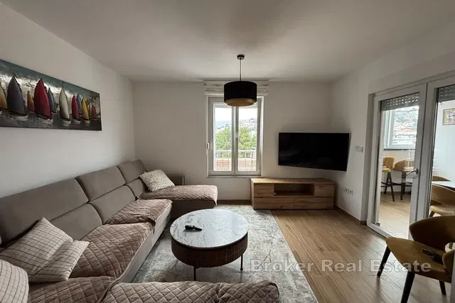 Soggiorno; vista, luce naturale, stile moderno