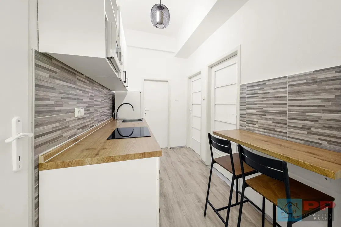 Küche; küchengeräte, holzboden, tageslicht, moderner stil