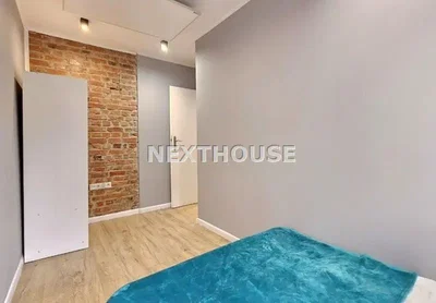 غرفة نوم; أرضية خشبية, ضوء طبيعي