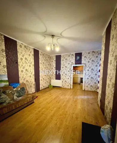 Σαλόνι; ξύλινο πάτωμα, φυσικό φως