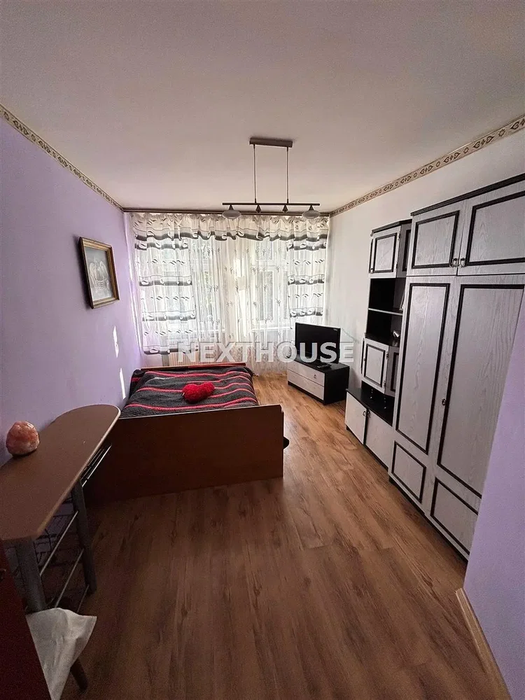 غرفة نوم; أرضية خشبية, ضوء طبيعي