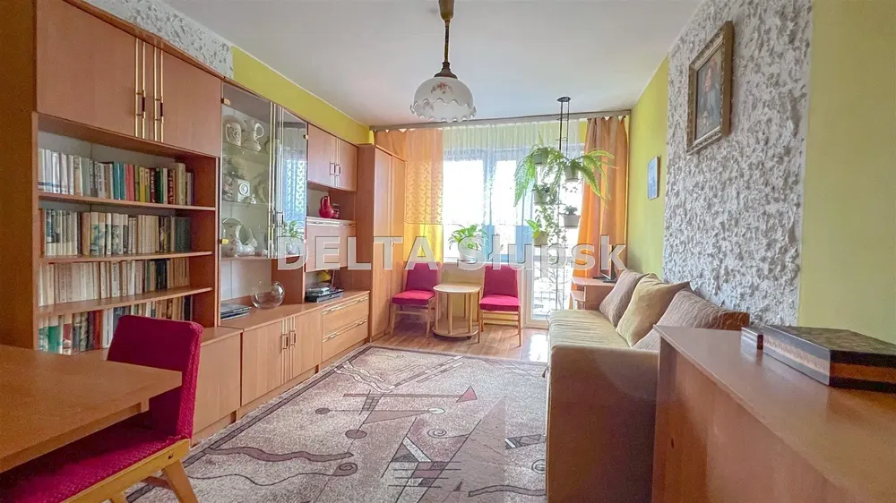 غرفة معيشة; أسلوب ريفي, أرضية خشبية, ضوء طبيعي