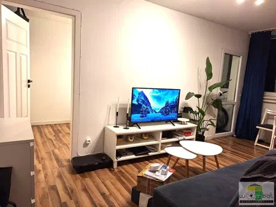 Salon; lumière naturelle, style moderne, parquet