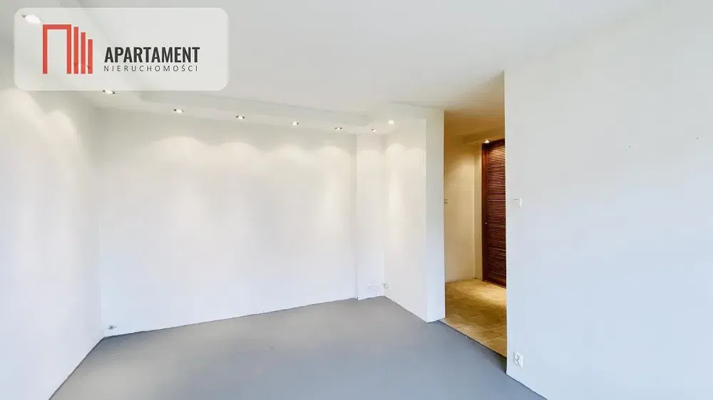 Остало; природно светло, потребна реновација