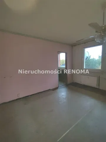 Otro; necesita renovación, luz natural