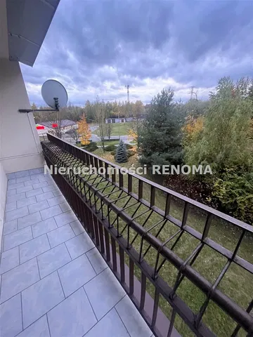 Balcón; vista, suelo de baldosas