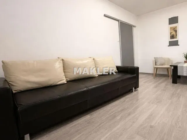 غرفة معيشة; أرضية خشبية, أسلوب عصري, ضوء طبيعي