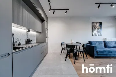 Kuhinja; moderni stil, drveni pod, prirodno svjetlo, kuhinjski aparati