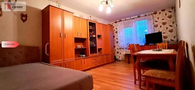 Хол; дървен под, селски стил