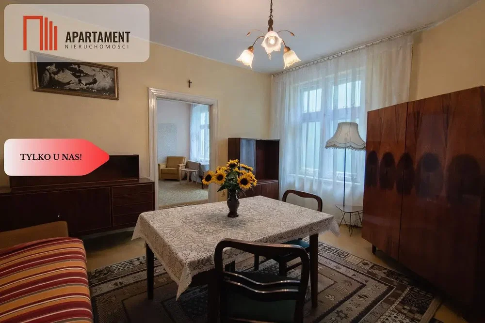 Obývací pokoj; krb, rustikální styl