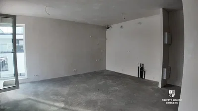 Autre; nécessite rénovation, lumière naturelle