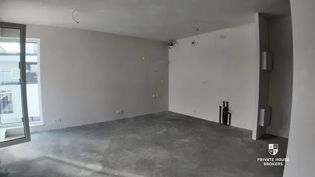 Otro; necesita renovación, luz natural