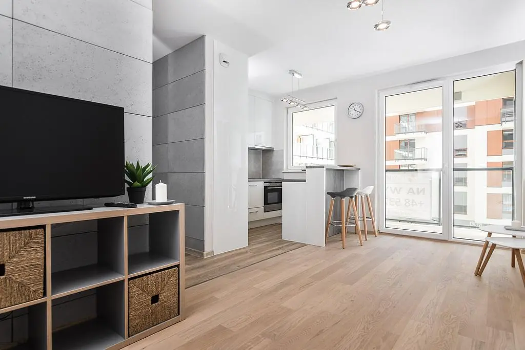 Dnevna soba; pogled, drveni pod, prirodno svjetlo, moderni stil