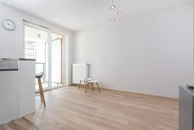 Dnevna soba; prirodno svjetlo, drveni pod, moderni stil